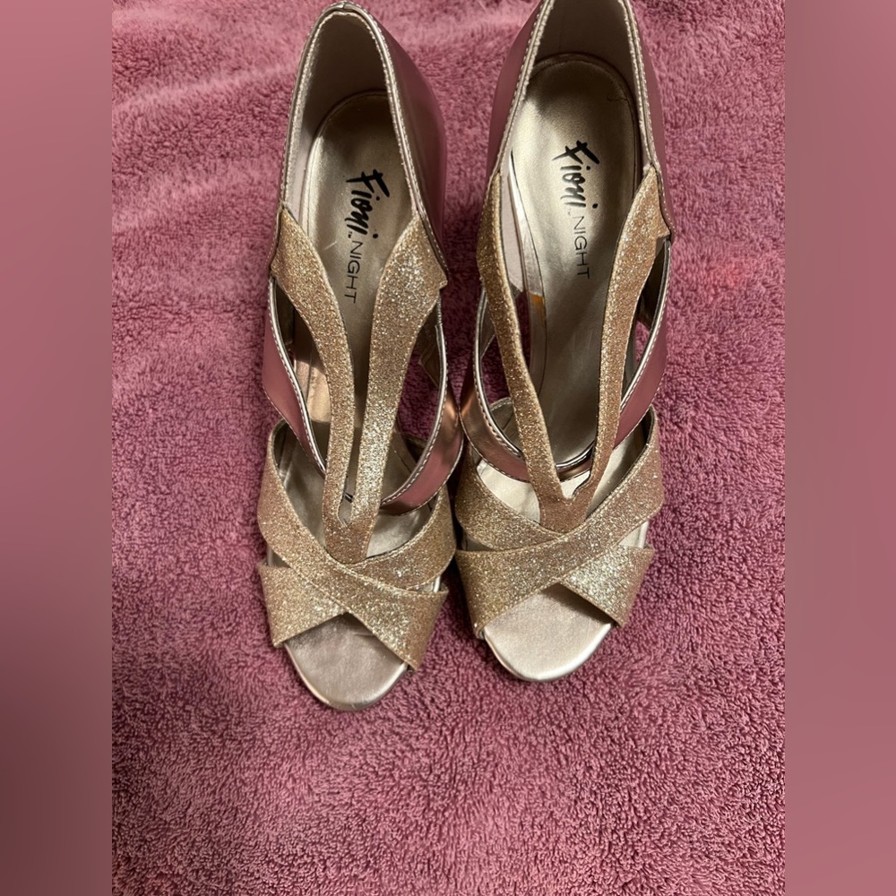 Like new Fioni 3 1/2” heels